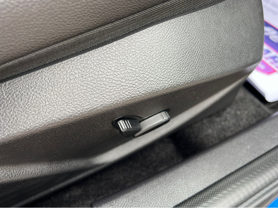 2015 Ford Focus - image 18