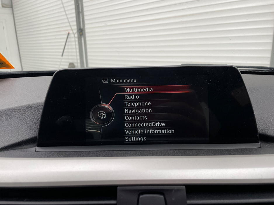 2017 BMW 3 Series - image 24