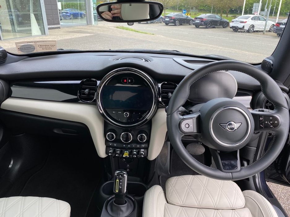 2023 MINI Hatch - image 4