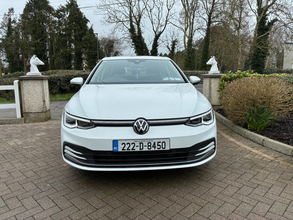 2022 Volkswagen Golf - image 3
