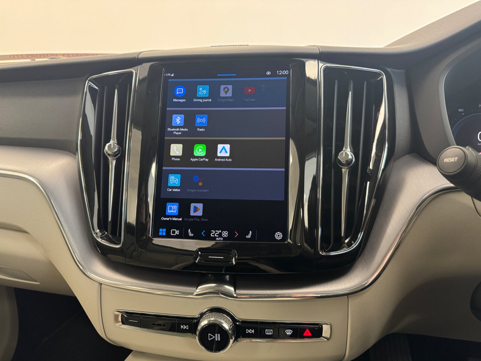 2022 Volvo XC60 - image 15