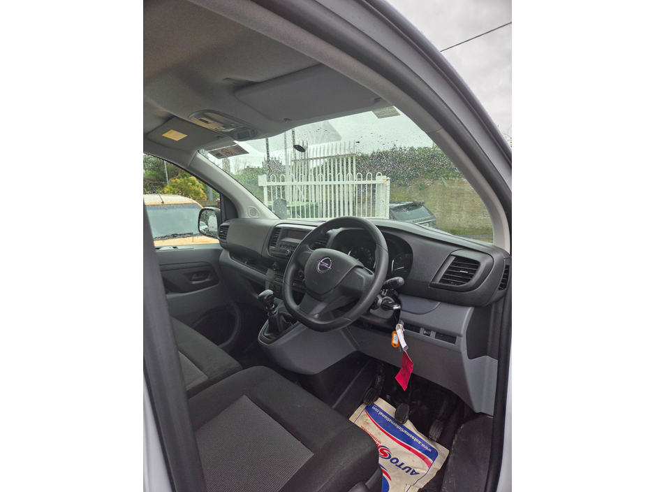 2023 Opel Vivaro - image 7