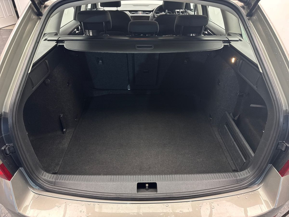 2018 Skoda Octavia - image 9