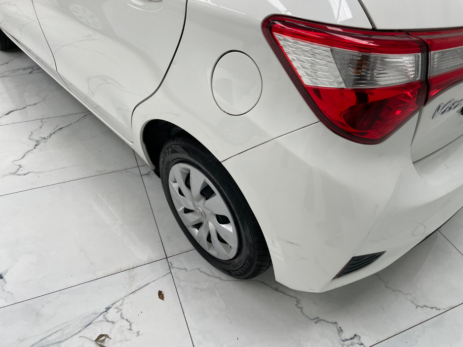 2018 Toyota Yaris - image 10