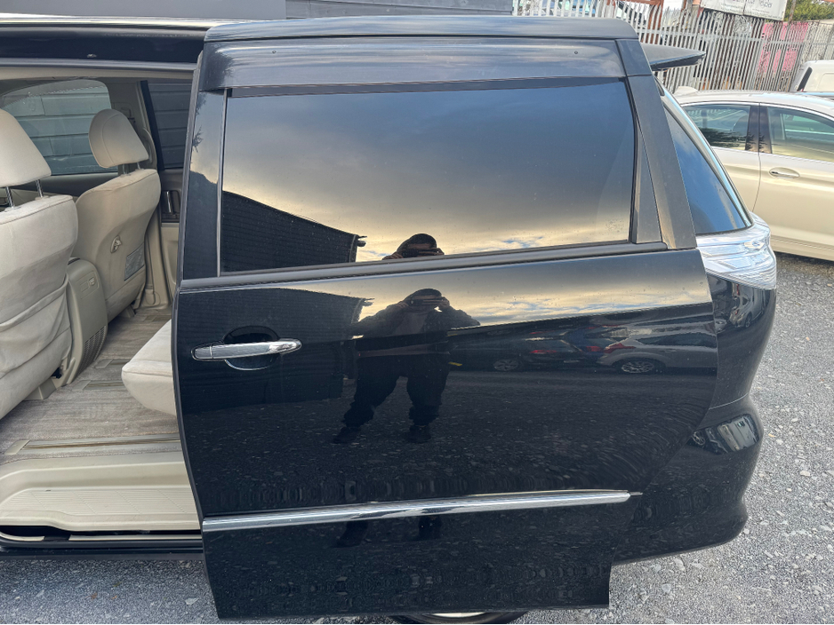 2010 Toyota Estima - image 20