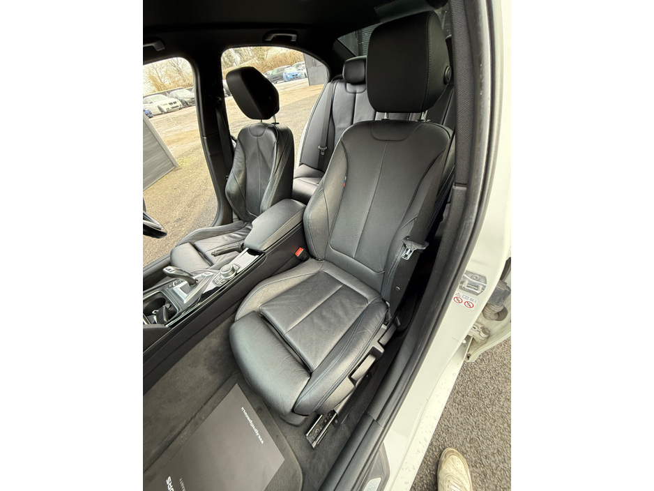 2018 BMW 3 Series 330e M Sport €17,995