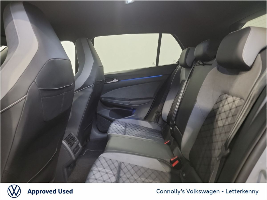 2024 Volkswagen Golf - image 7