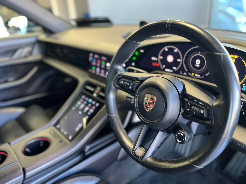 2023 Porsche Taycan - image 10