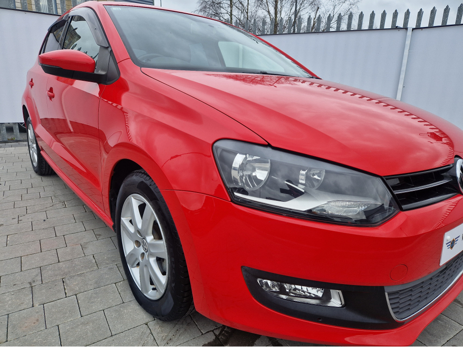 2012 Volkswagen Polo - image 2