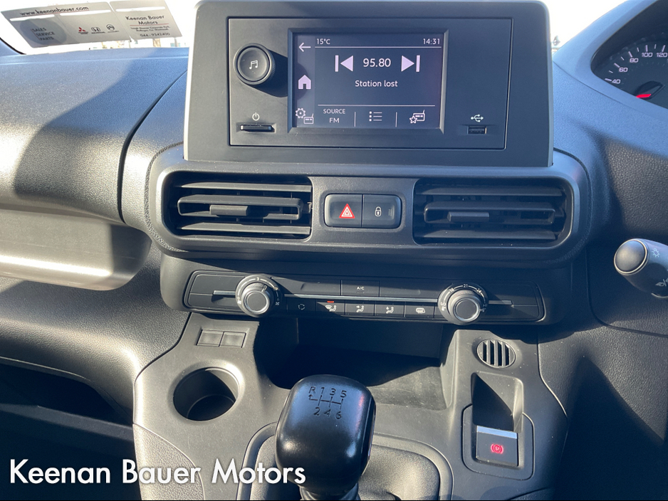 2022 Peugeot Partner - image 14