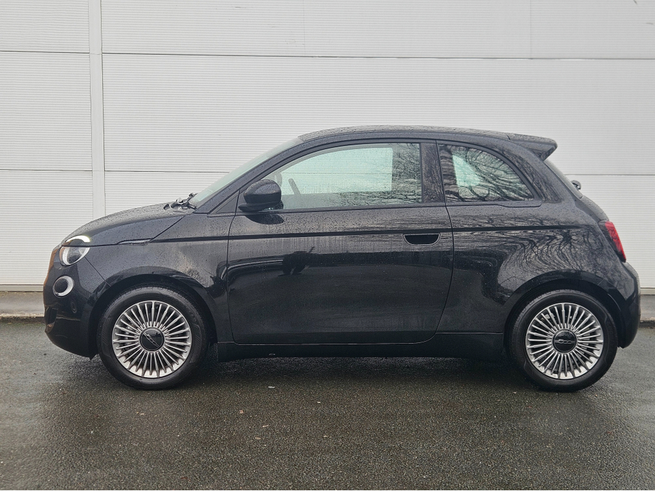2025 Fiat 500e - image 5