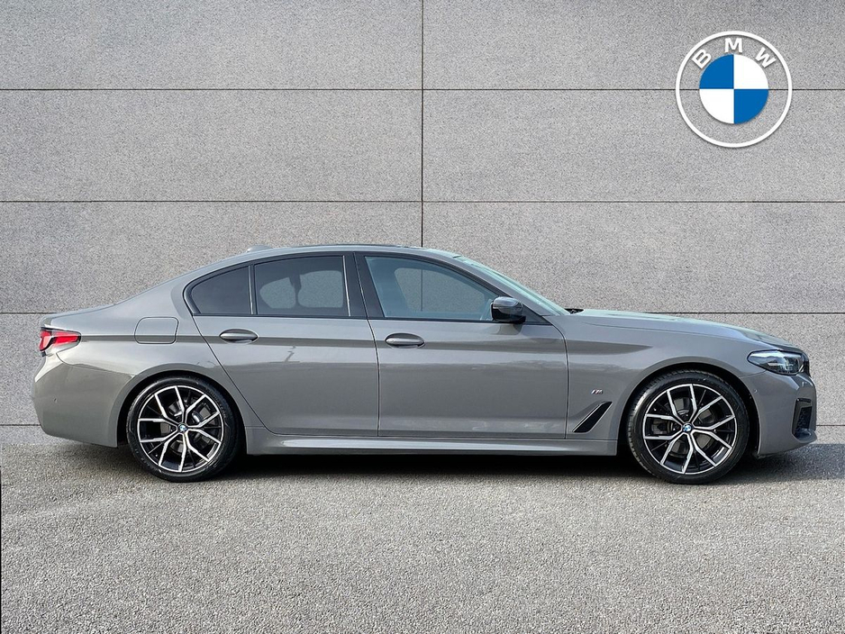 2022 BMW 5 Series - image 3
