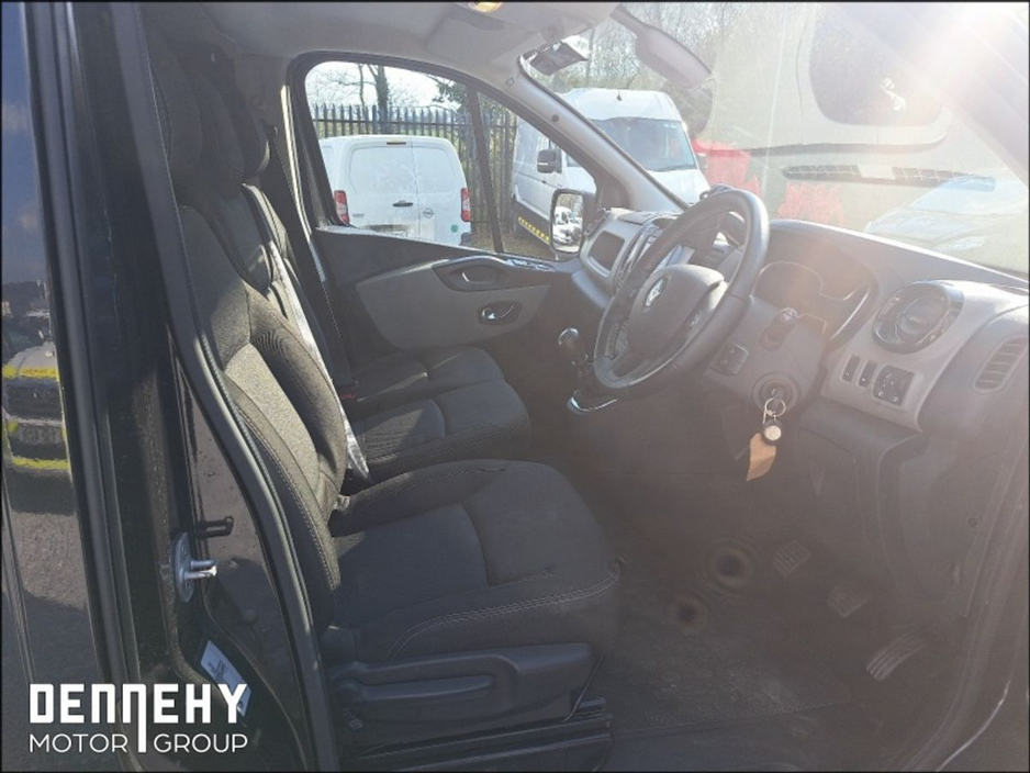 2019 Renault Trafic - image 6