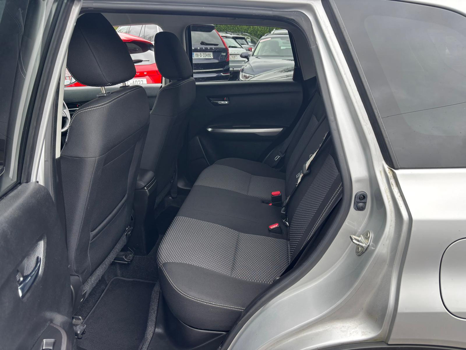 2019 Suzuki Vitara - image 8