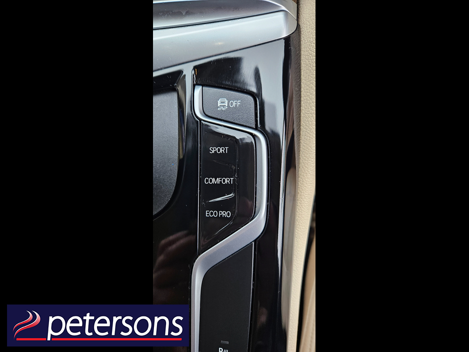 2020 BMW 5 Series - image 23