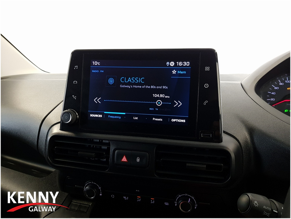 2024 Peugeot Partner - image 30