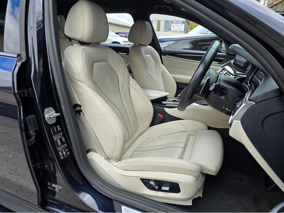 2017 BMW 5 Series - image 11