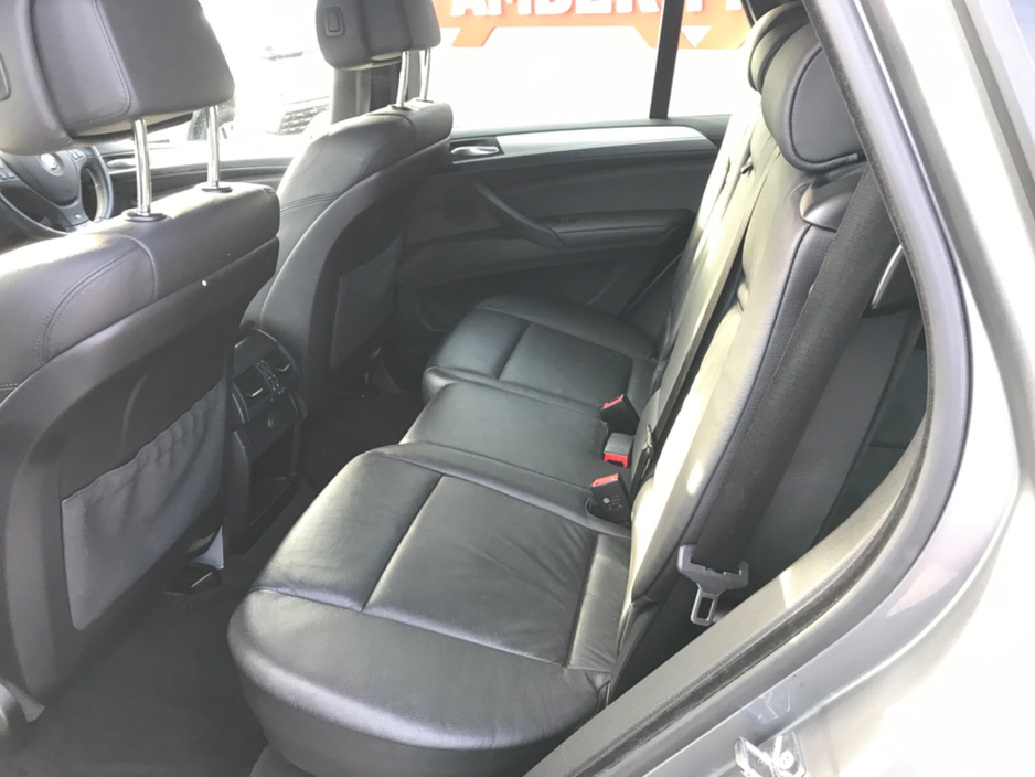 2009 BMW X5 - image 28
