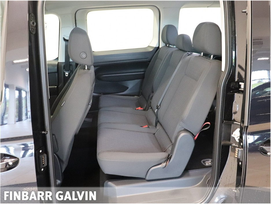 2025 Volkswagen Caddy Maxi Life - image 11