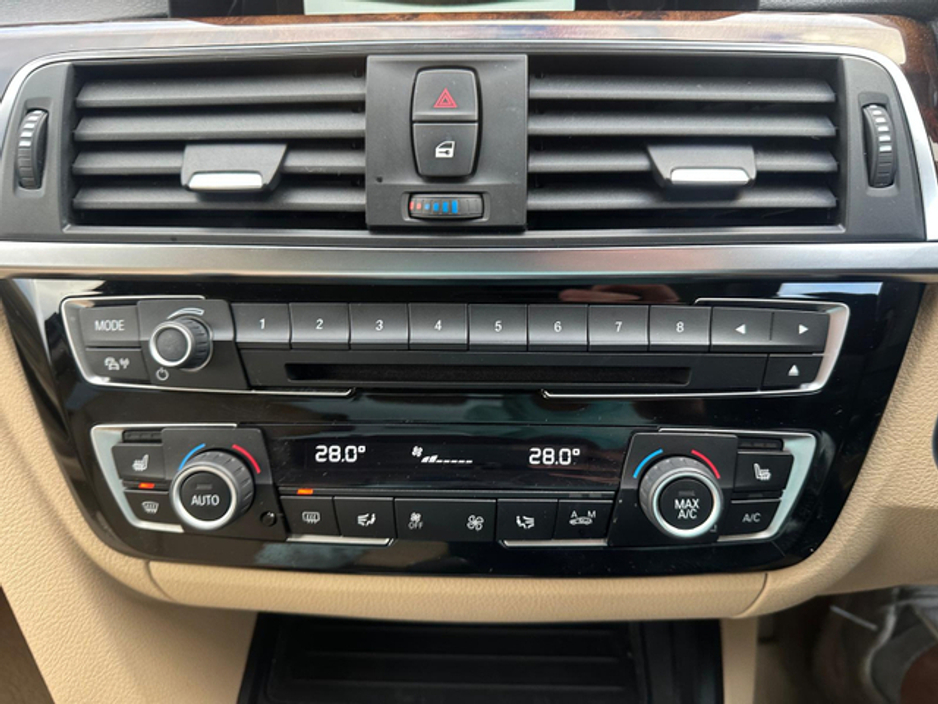 2016 BMW 3 Series - image 21