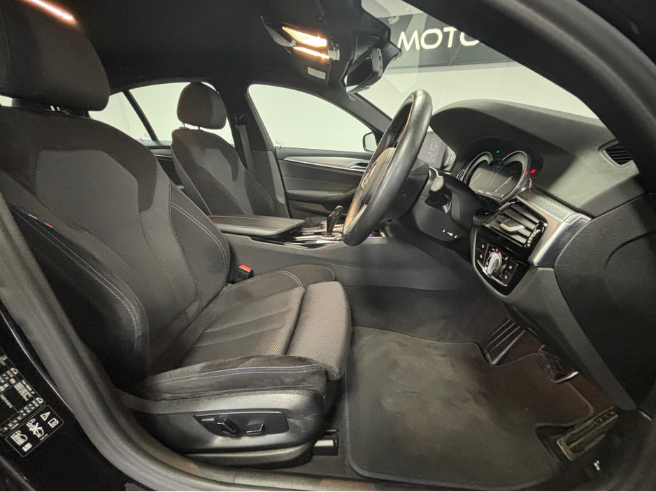 2020 BMW 5 Series - image 8