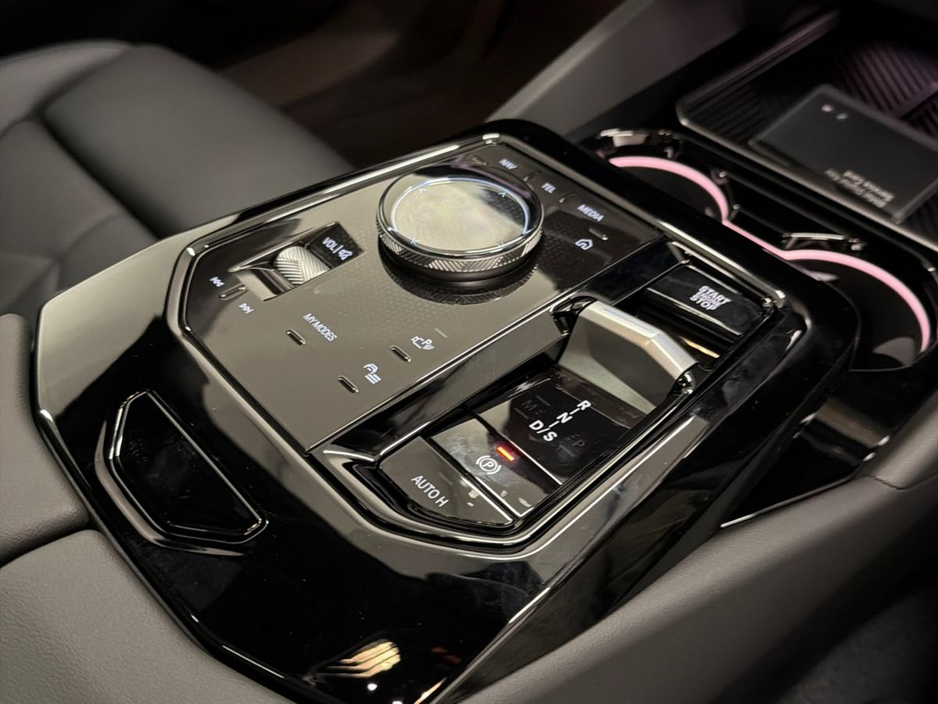 2026 BMW 5 Series - image 10