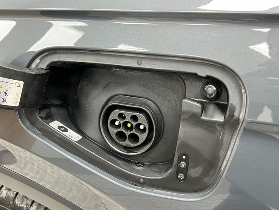 2023 Volkswagen Tiguan - image 17