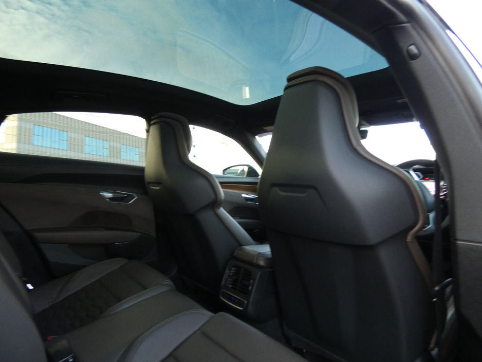 2022 Audi e-tron - image 22