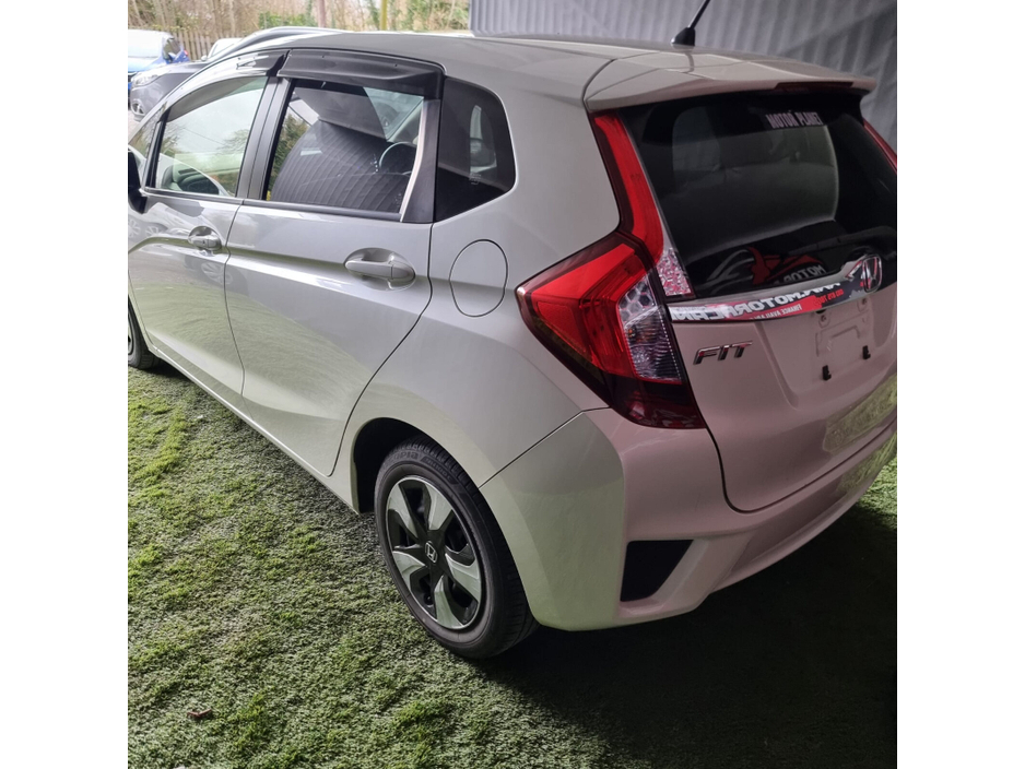 2017 Honda Fit - image 4