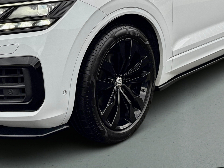 2019 Volkswagen Touareg V6 R-LINE TECH 3.0 TDI **286 BHP**REVERSE CAMERA**BODY KIT**BLACK PACK**XENONS**MEMORY SEATS**FSH**MINT** €52,750