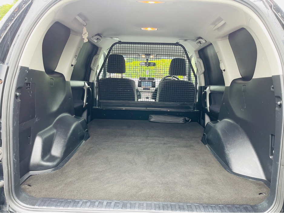 2022 Toyota Landcruiser - image 8