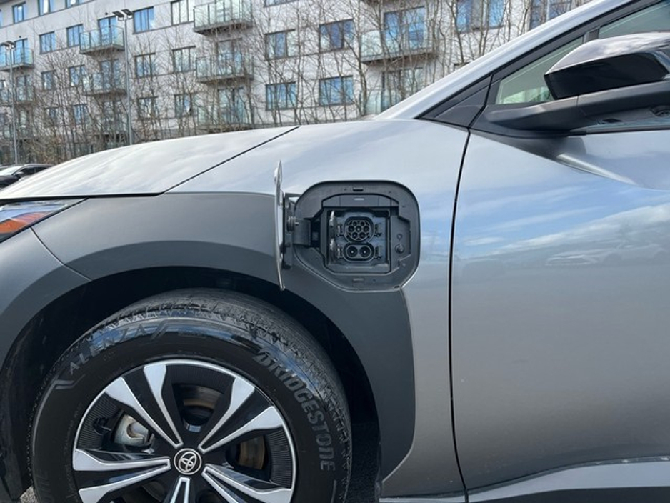 2024 Toyota bZ4X - image 6