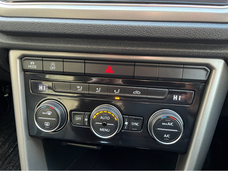 2021 Volkswagen T-Roc STYLE AUTOMATIC 2.0 DIESEL //LOW MILES//KEYLESS ENTRY//REVERSE CAMERA//ADAPTIVE CRUISE CONTROL//BLIND SPOT WARNING// €25,950