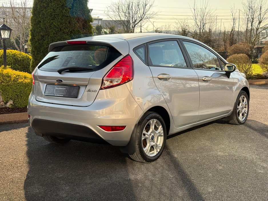 2017 Ford Fiesta - image 7