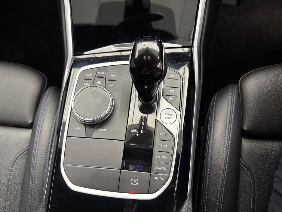 2022 BMW 3 Series - image 16