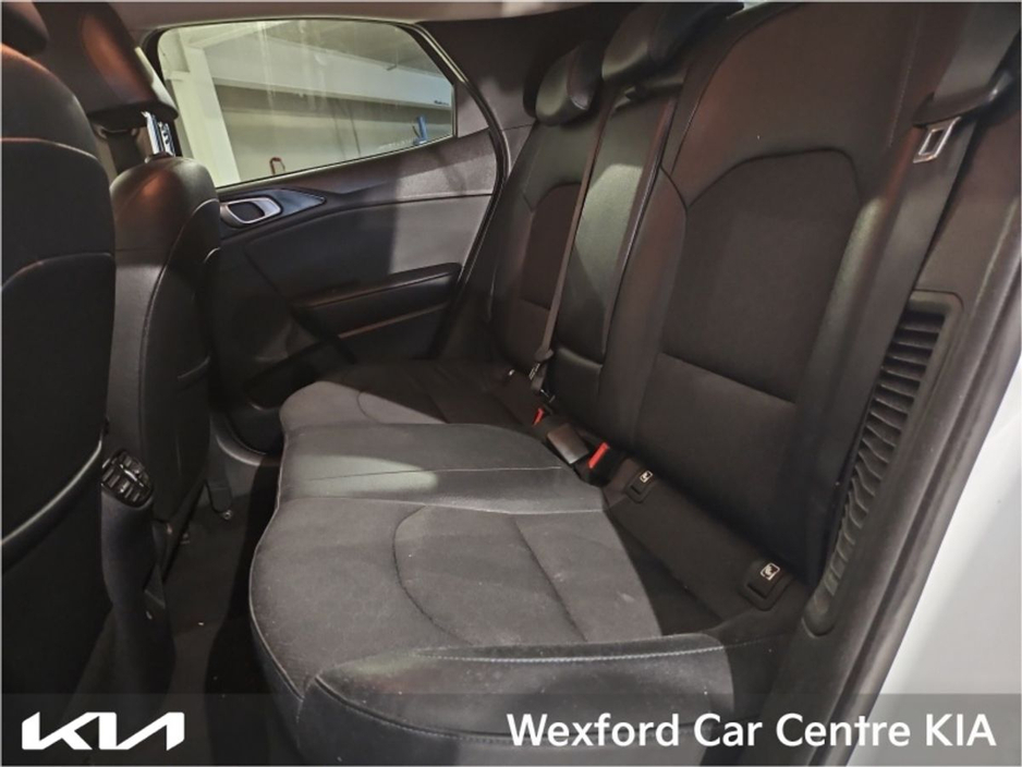 2023 Kia XCeed - image 8