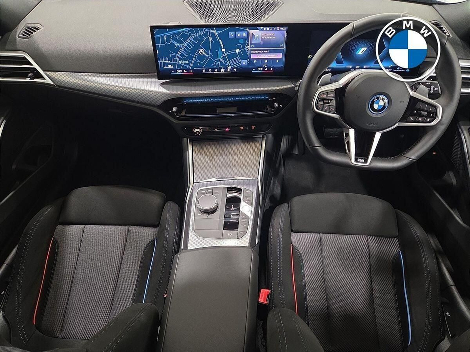 2025 BMW 3 Series - image 4