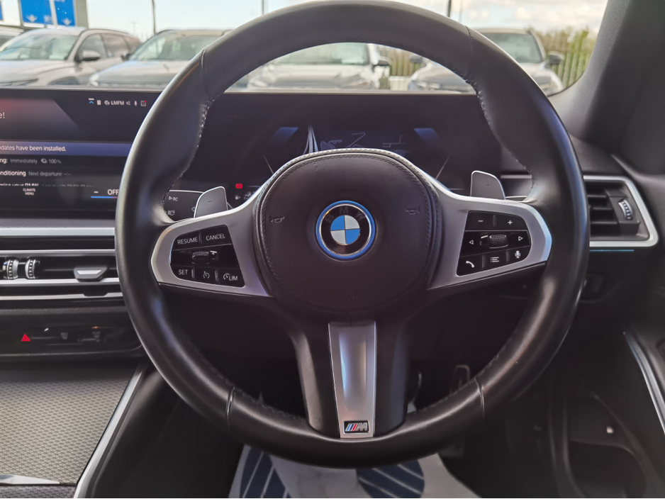 2022 BMW 3 Series - image 15