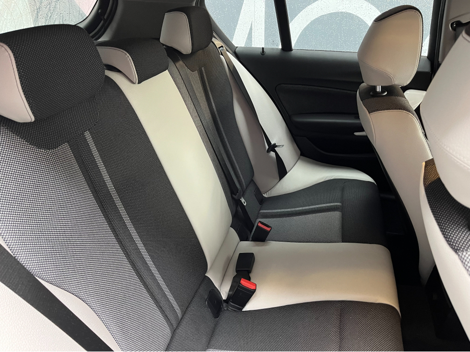 2018 BMW 1 Series - image 10