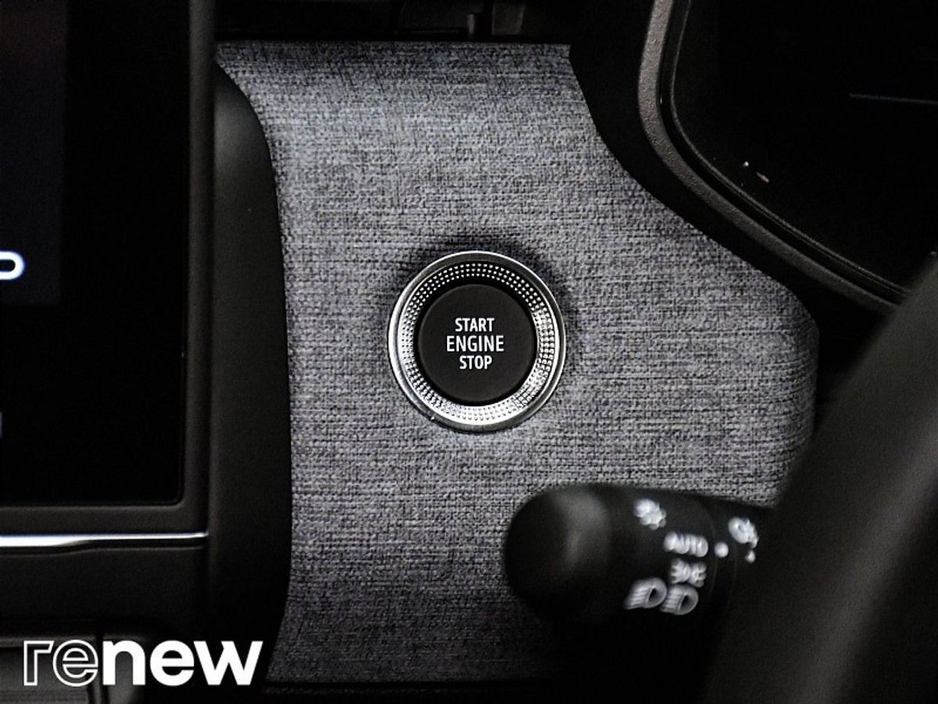 2025 Renault Clio - image 19