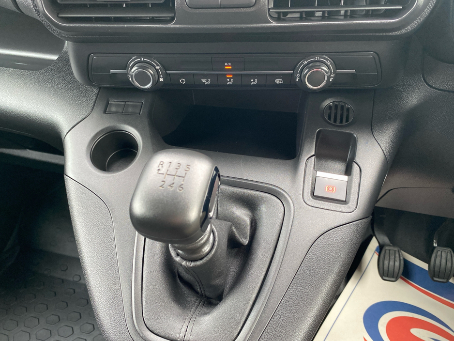 2023 Citroen Berlingo - image 13