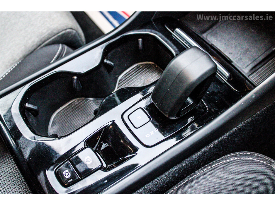 2022 Volvo XC40 T4 PHEV 211hp AT7 Plus bright €26,950