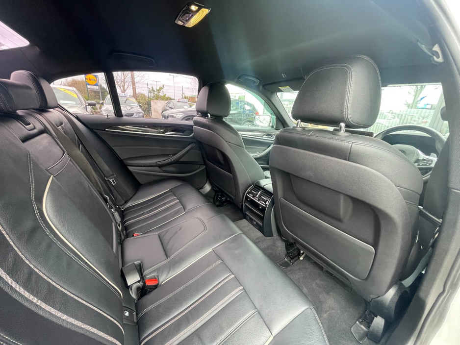 2019 BMW 5 Series - image 10