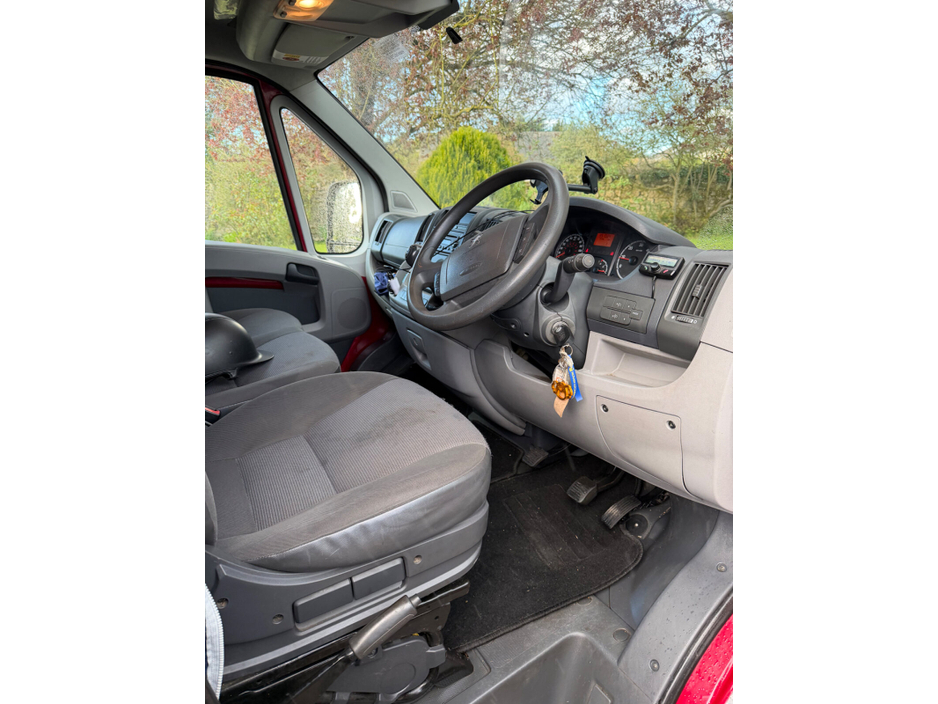 2010 Peugeot Boxer - image 8