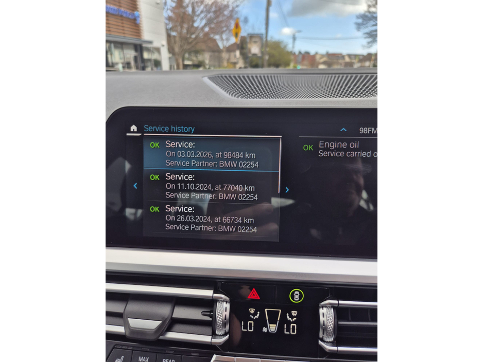 2020 BMW 3 Series - image 24