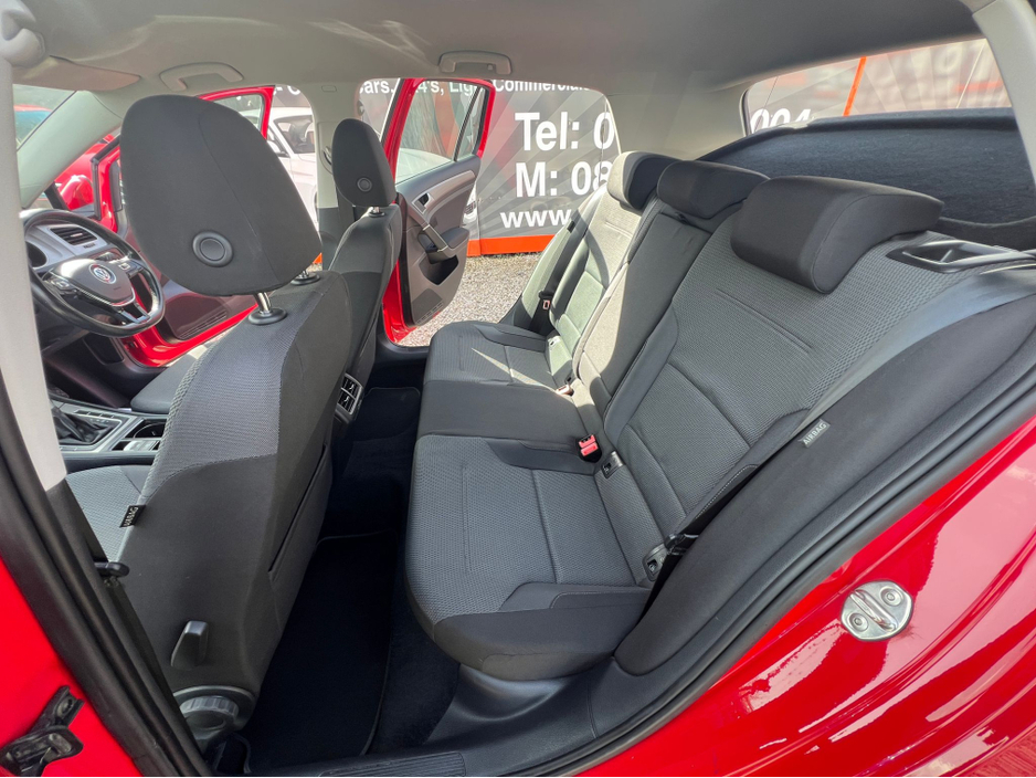 2015 Volkswagen Golf - image 15