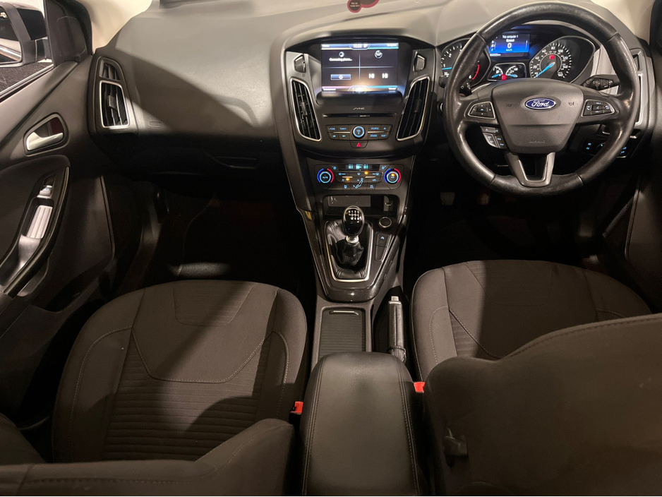 2016 Ford Focus - image 12