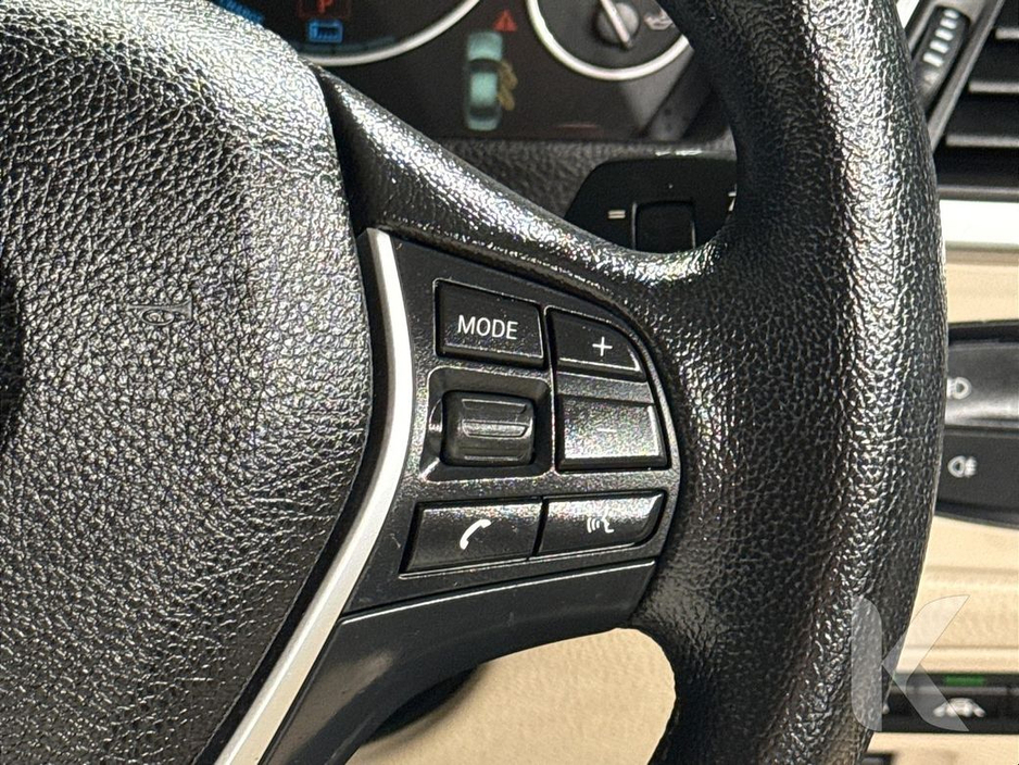 2016 BMW 3 Series - image 17