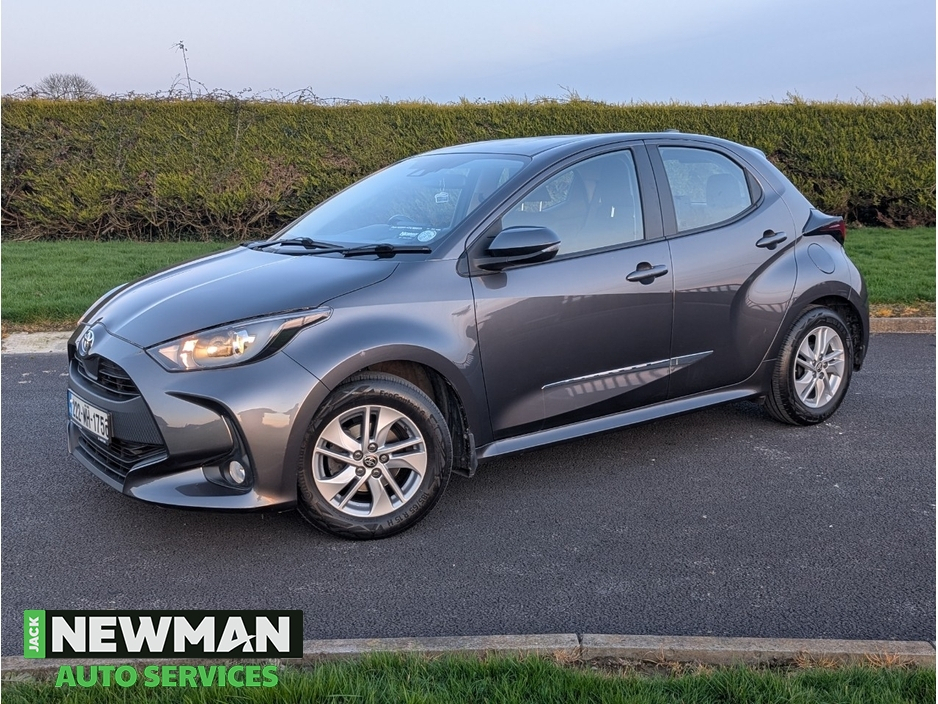 2022 Toyota Yaris - image 11