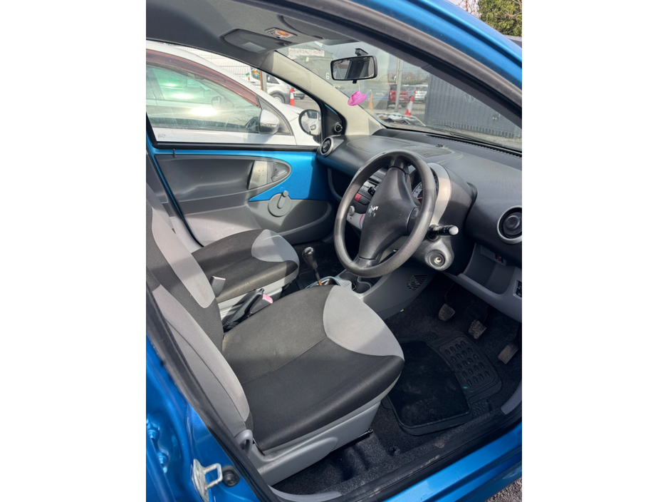 2007 Peugeot 107 - image 6